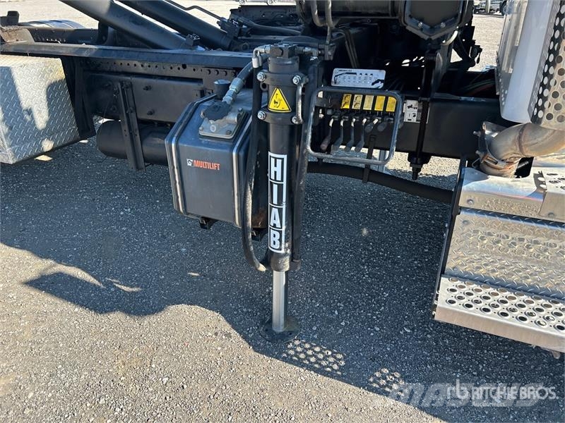 Kenworth T300 شاحنات الرافعات