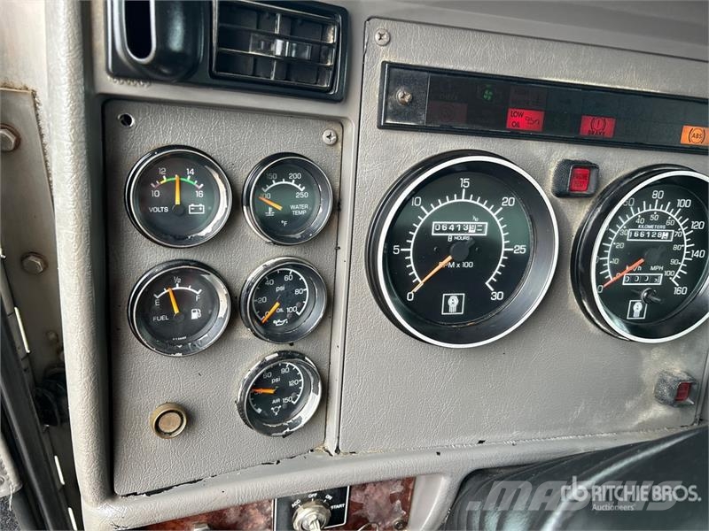 Kenworth T300 Camiones con caja de remolque