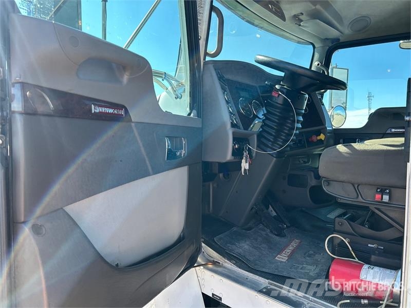 Kenworth T300 شاحنات الرافعات