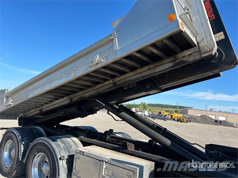 Kenworth T300 شاحنات الرافعات