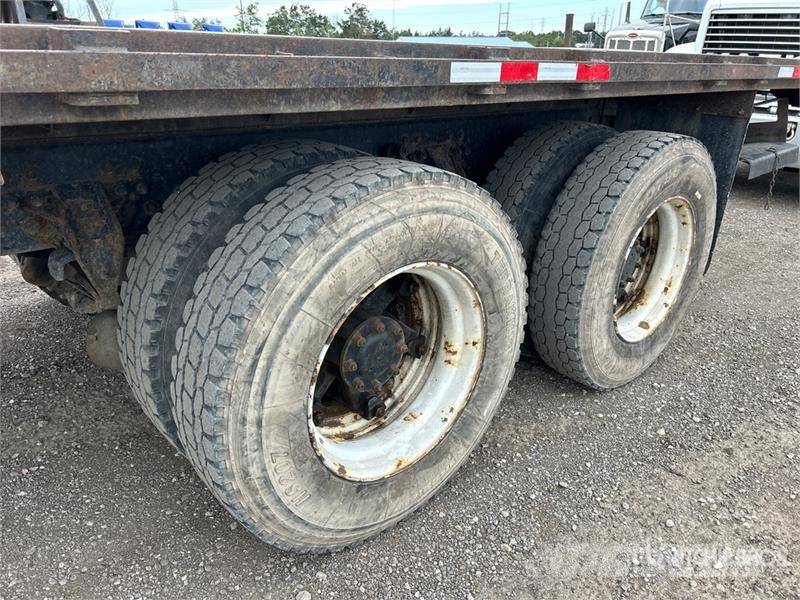 Kenworth T300 Flatbed / Dropside trucks
