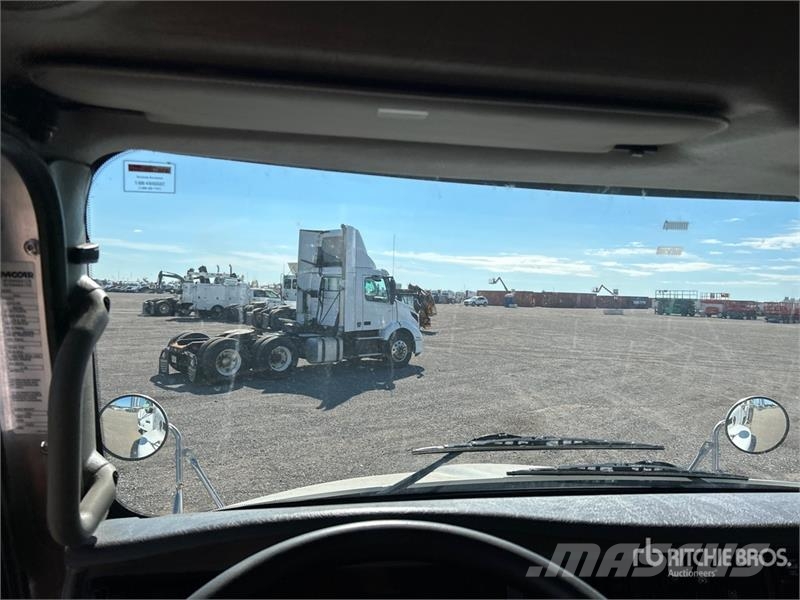 Kenworth T300 شاحنات الرافعات