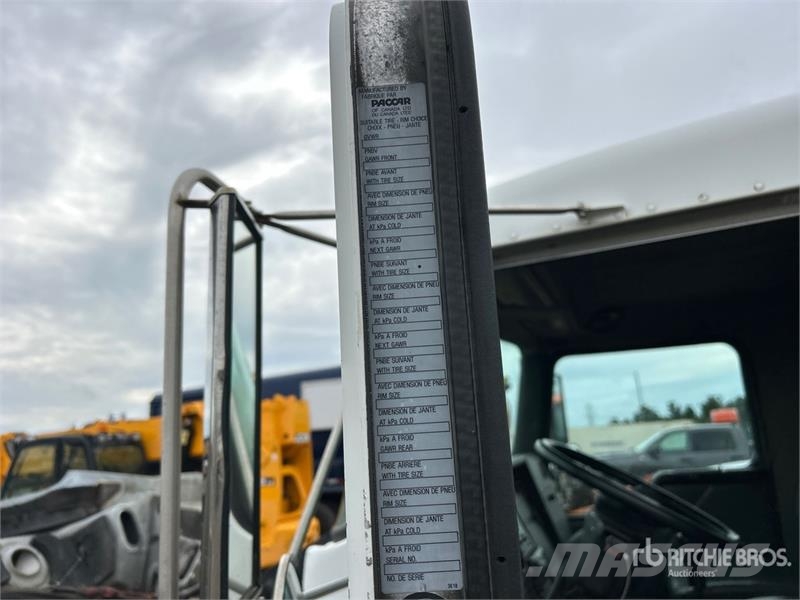 Kenworth T300 Flatbed / Dropside trucks