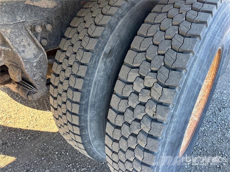 Kenworth T300 Camiones con caja de remolque