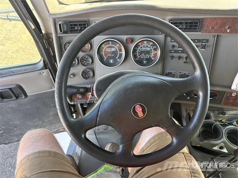 Kenworth T300 Camiones con caja de remolque