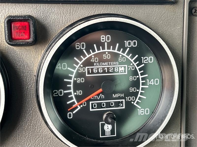 Kenworth T300 Camiones con caja de remolque