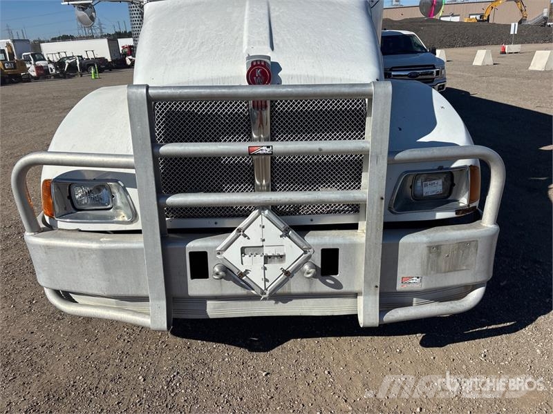 Kenworth T300 Camiones con caja de remolque