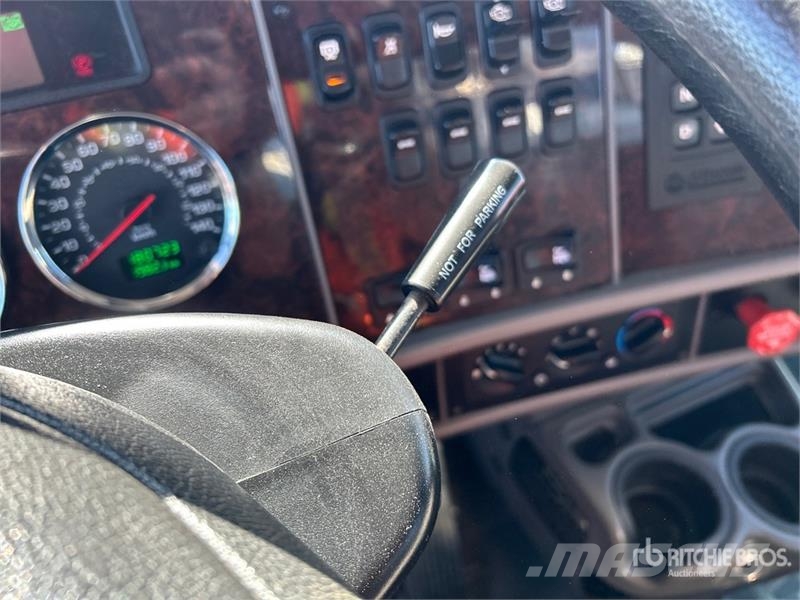 Kenworth T300 شاحنات الرافعات
