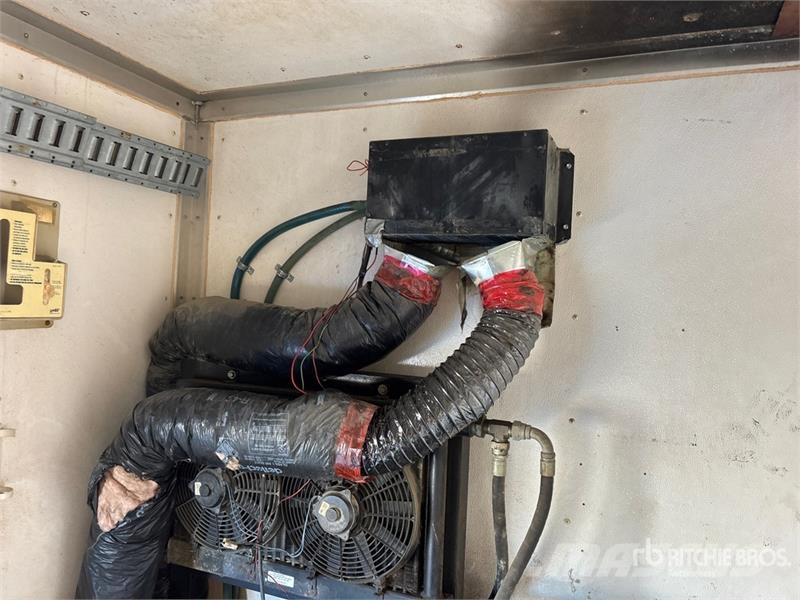 Kenworth T300 Camiones con caja de remolque
