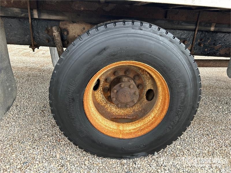Kenworth T300 Camiones con caja de remolque