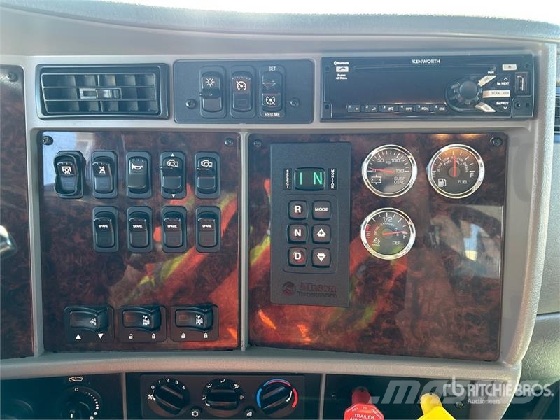 Kenworth T300 شاحنات الرافعات