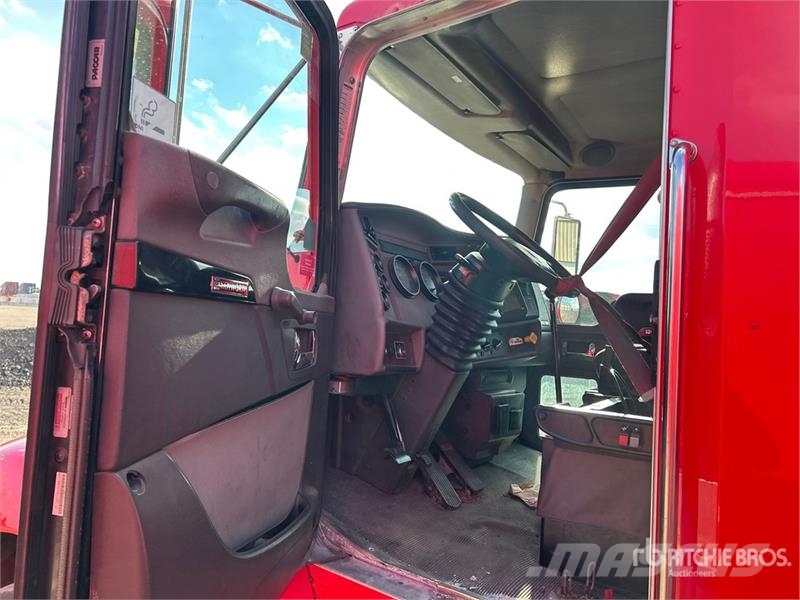 Kenworth T300 Вантажівки для доставки напоїв