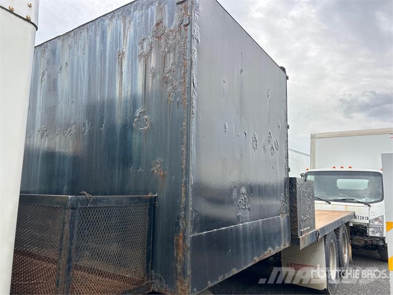 Kenworth T300 6x4 Flatbed Truck (Inoperable) Platformas/izkraušana no sāniem