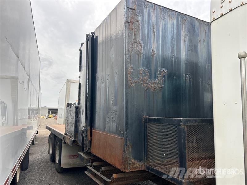 Kenworth T300 6x4 Flatbed Truck (Inoperable) Platformas/izkraušana no sāniem