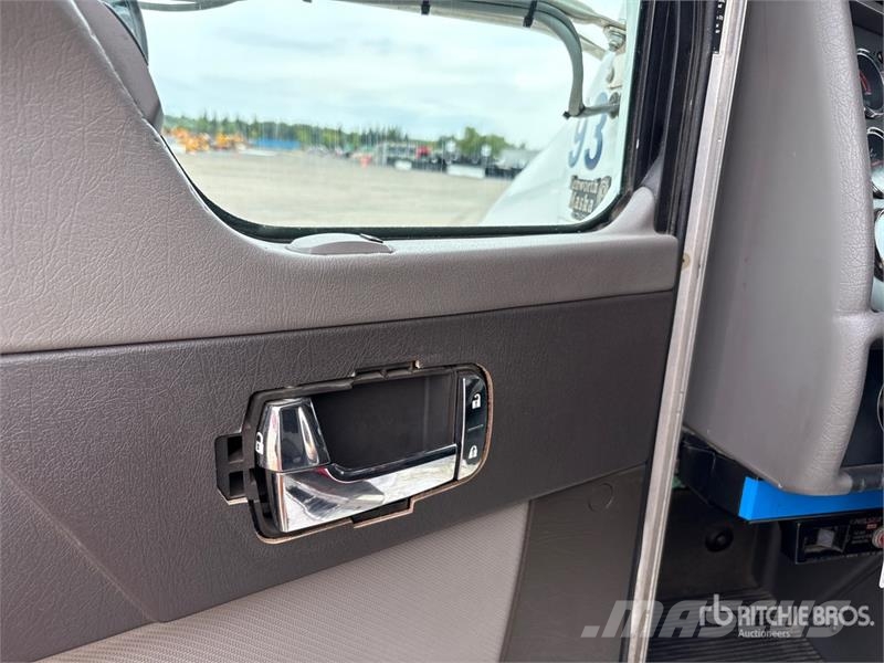 Kenworth T370 4x2 S/A Dump Truck شاحنات قلابة