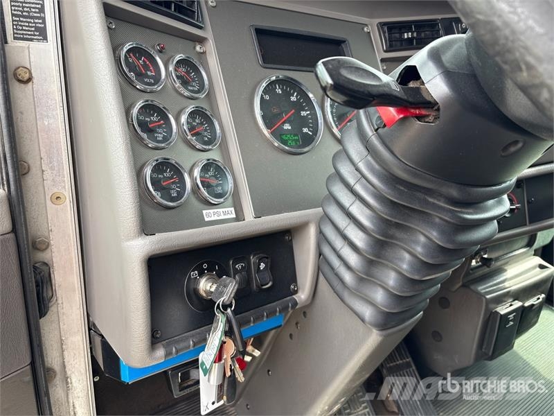 Kenworth T370 4x2 S/A Dump Truck شاحنات قلابة