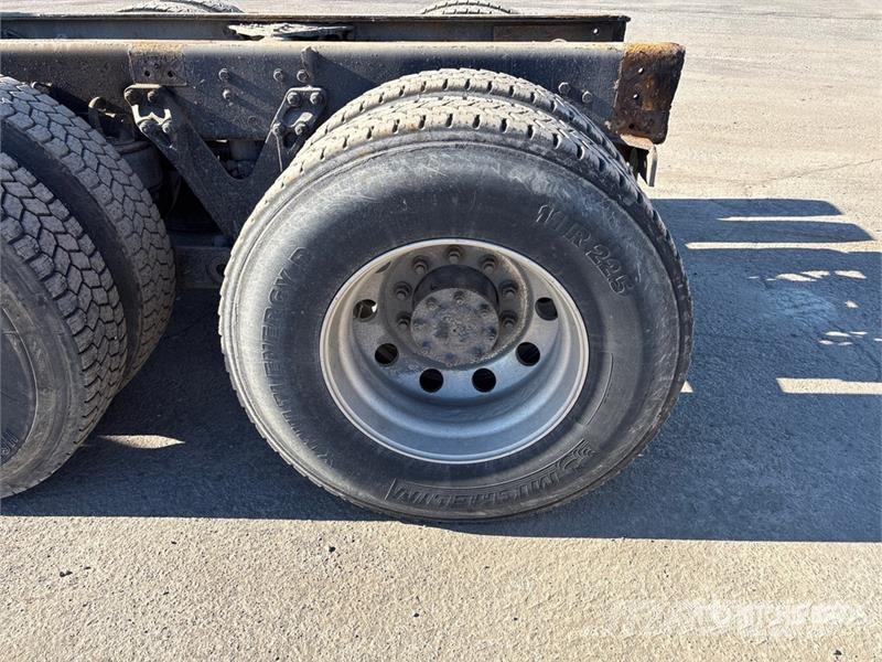 Kenworth T400 8x4 Twin-Steer Cab and Chassis Kabine i unutrašnjost
