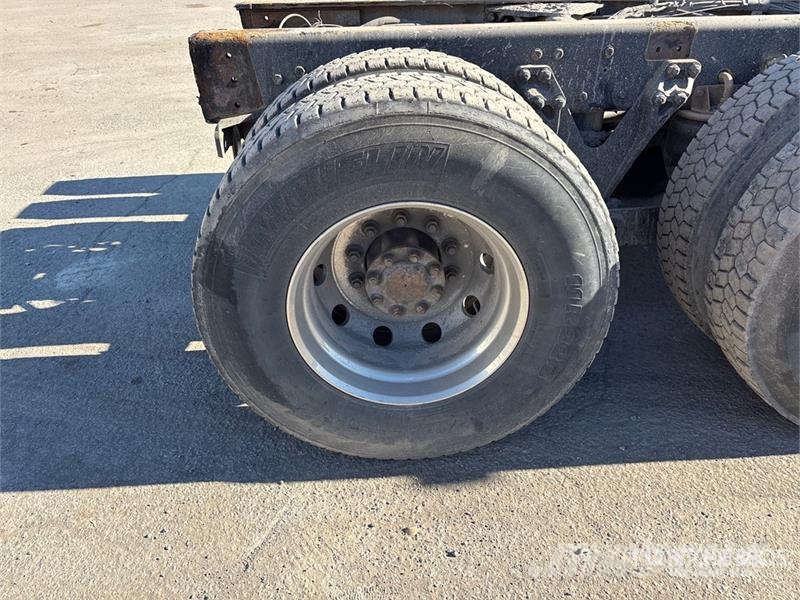 Kenworth T400 8x4 Twin-Steer Cab and Chassis Kabine i unutrašnjost