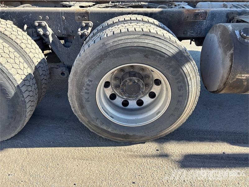 Kenworth T400 8x4 Twin-Steer Cab and Chassis Kabine i unutrašnjost