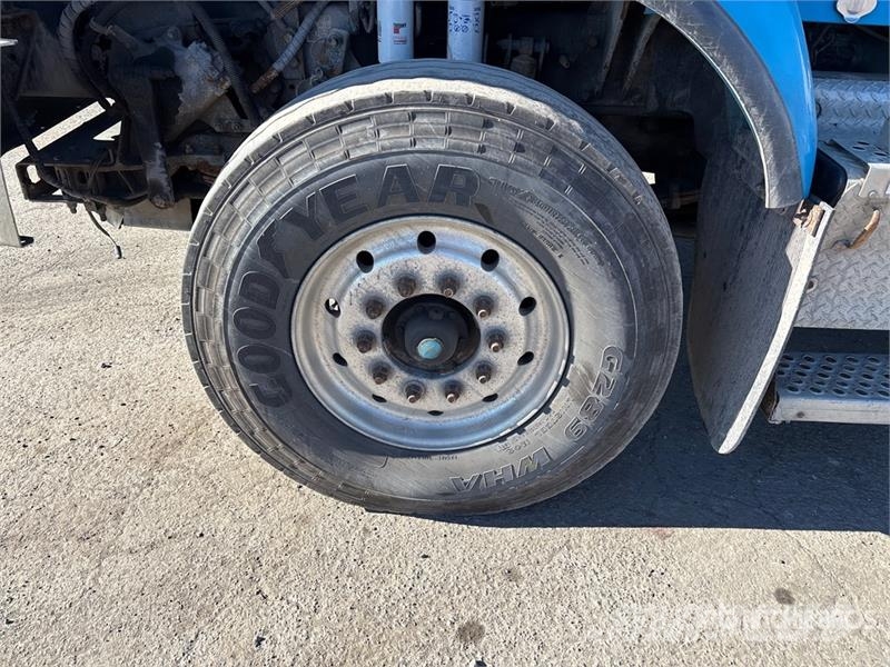 Kenworth T400 8x4 Twin-Steer Cab and Chassis Kabine i unutrašnjost