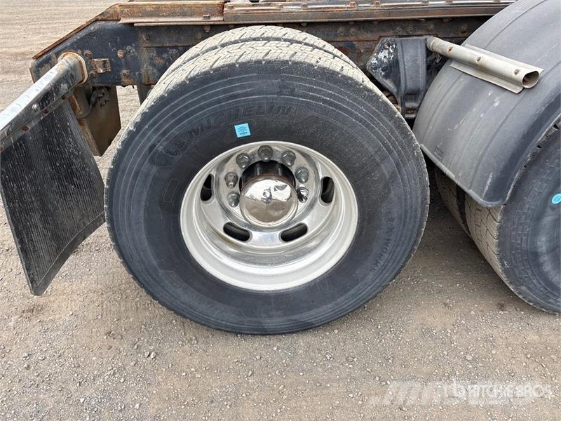 Kenworth T600 Sadulveokid