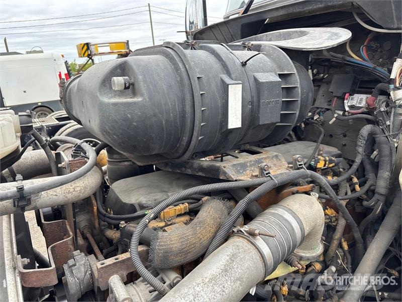 Kenworth T600 Sadulveokid