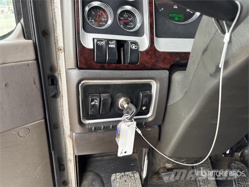 Kenworth T600 Sadulveokid