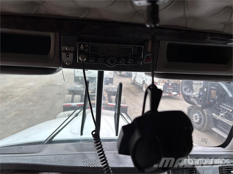 Kenworth T600 Sadulveokid