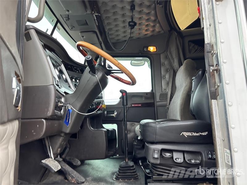 Kenworth T600 Sadulveokid