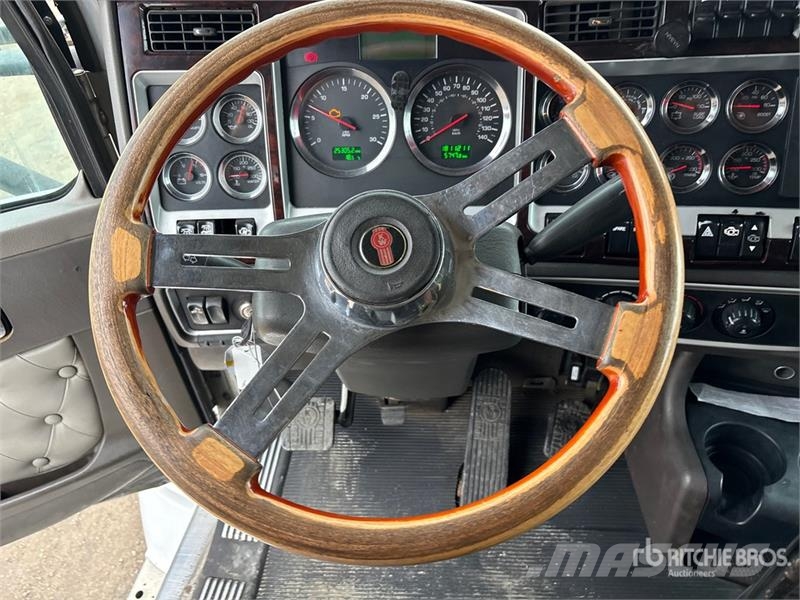 Kenworth T600 Sadulveokid
