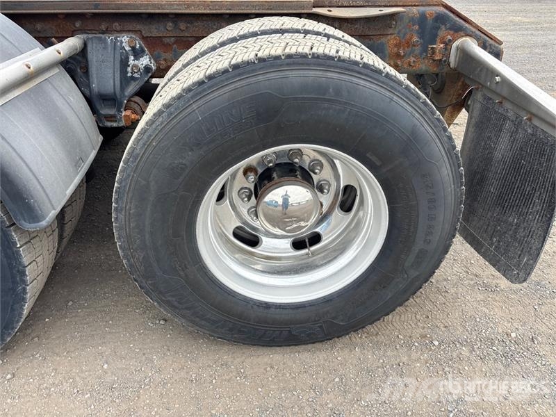 Kenworth T600 Sadulveokid