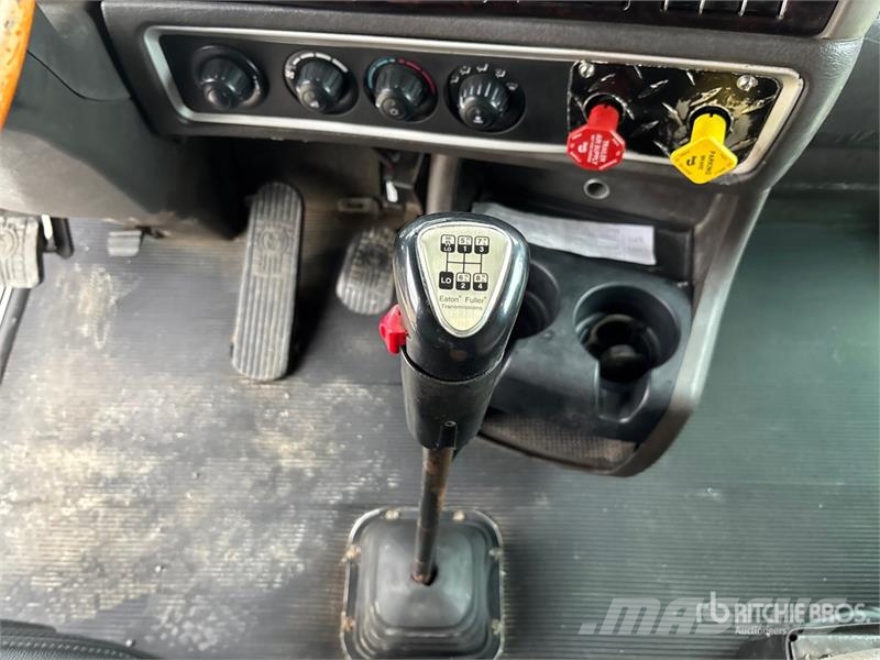 Kenworth T600 Sadulveokid