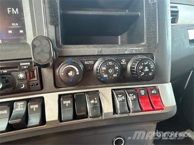 Kenworth T680 Vetopöytäautot