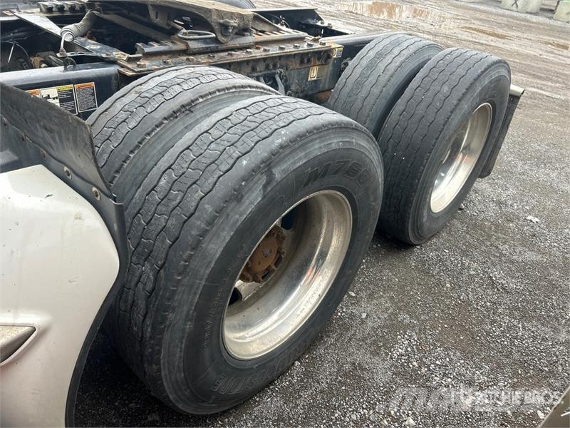 Kenworth T680 وحدات الجر