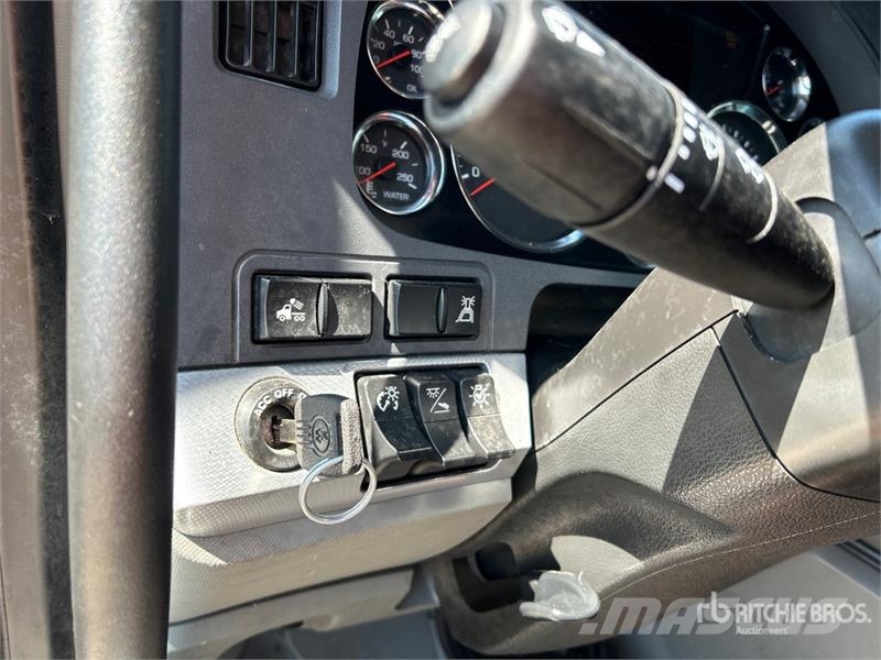 Kenworth T680 Vetopöytäautot