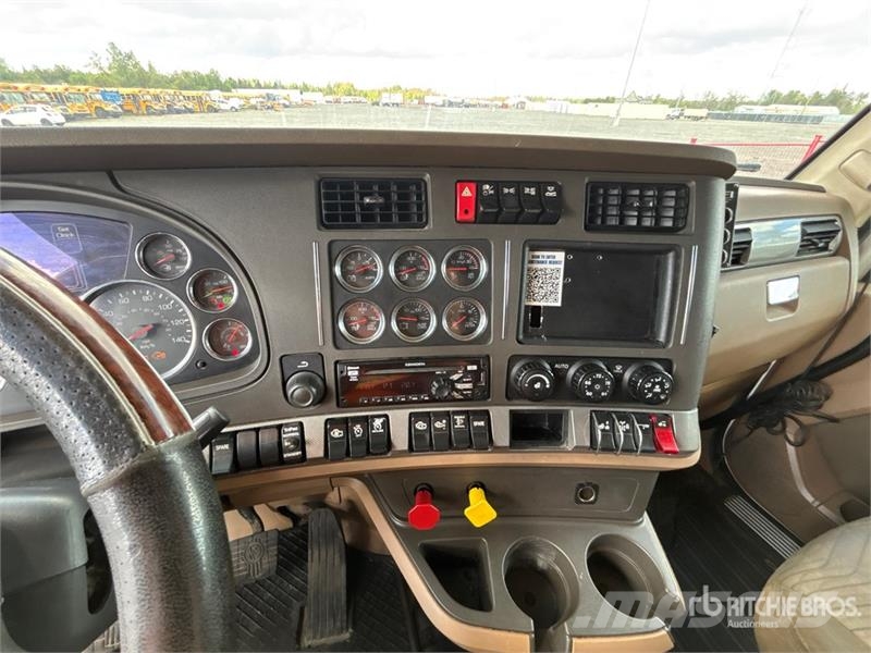 Kenworth T680 وحدات الجر