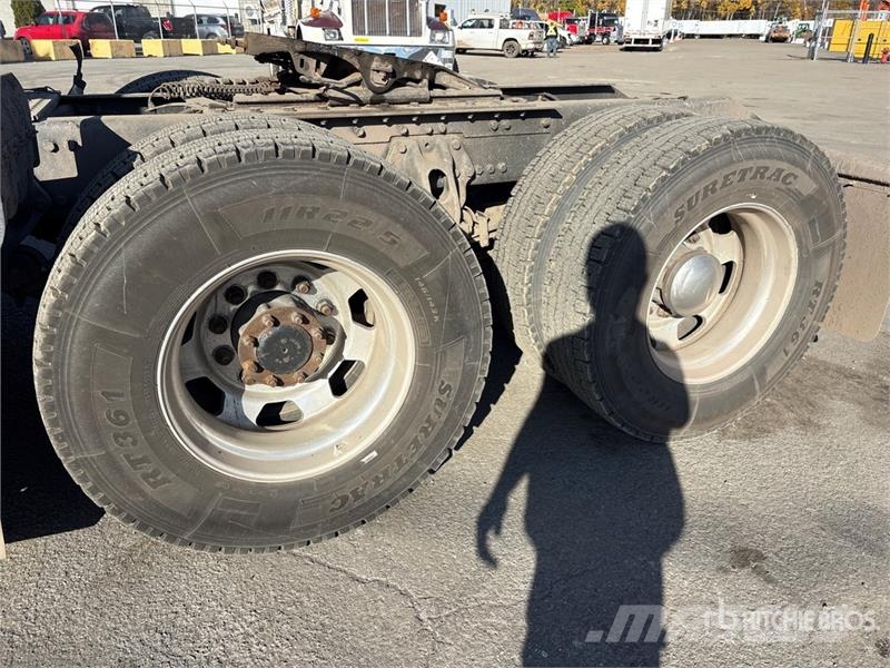Kenworth T680 وحدات الجر
