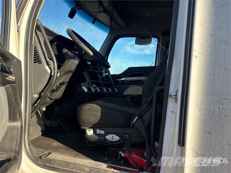 Kenworth T680 وحدات الجر