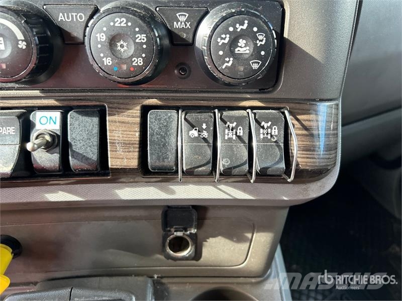 Kenworth T680 Tractor Units