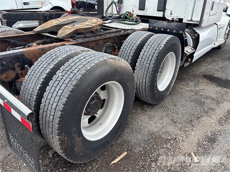 Kenworth T680 وحدات الجر