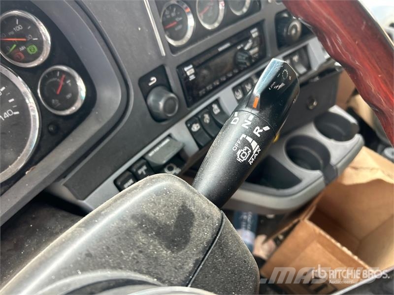 Kenworth T680 وحدات الجر