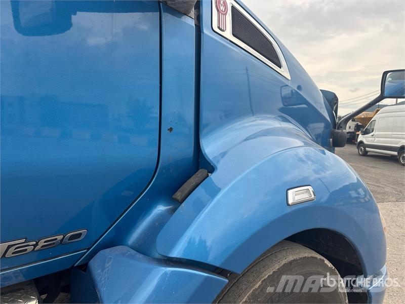 Kenworth T680 Vetopöytäautot