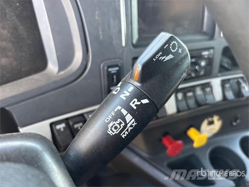 Kenworth T680 وحدات الجر