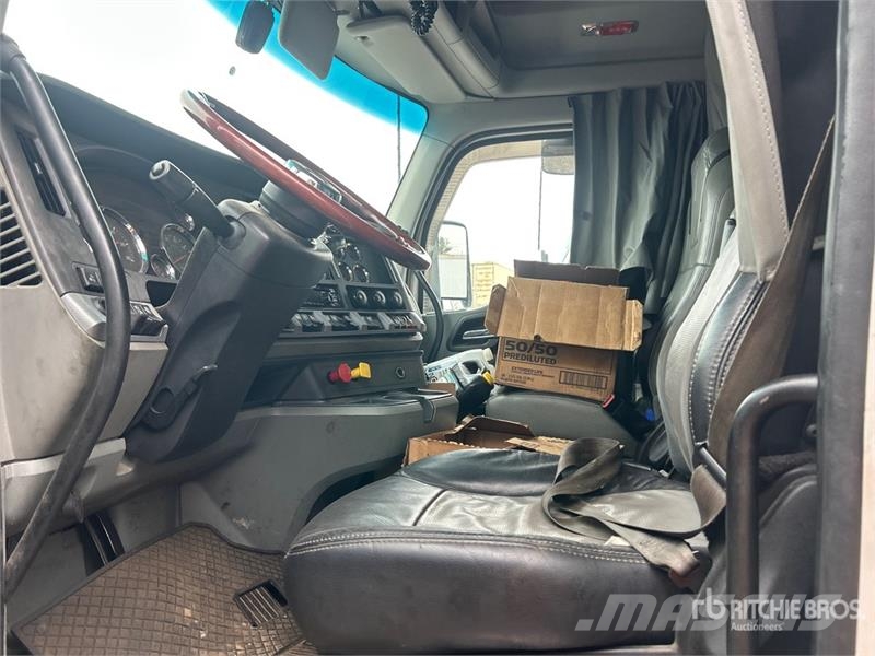 Kenworth T680 وحدات الجر