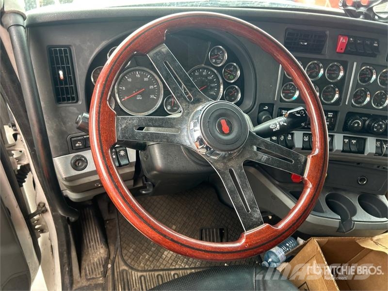 Kenworth T680 وحدات الجر