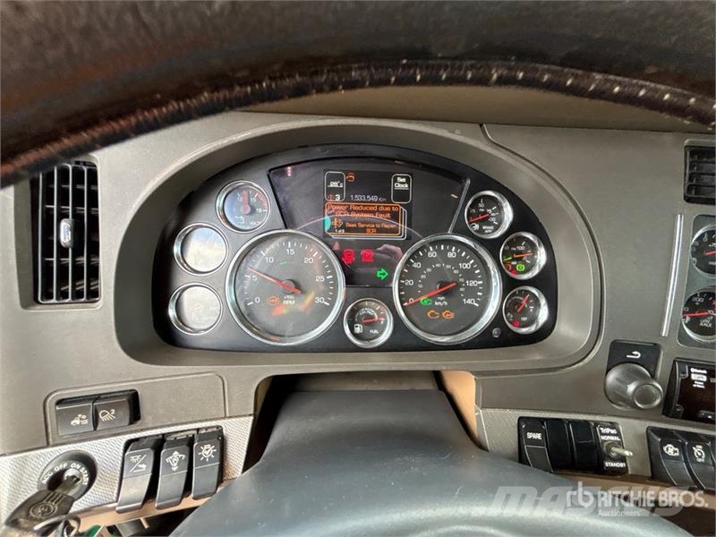 Kenworth T680 وحدات الجر