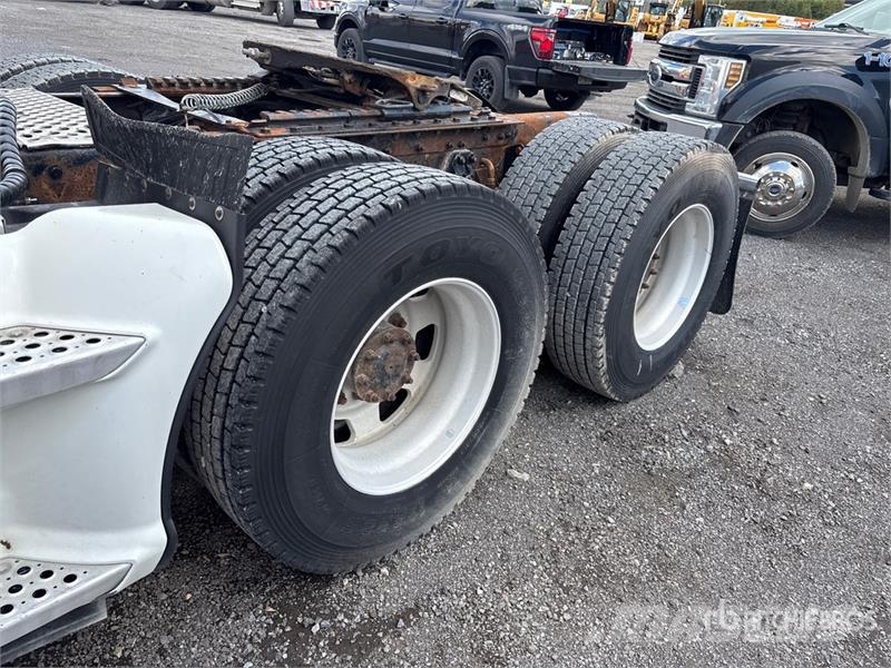 Kenworth T680 وحدات الجر