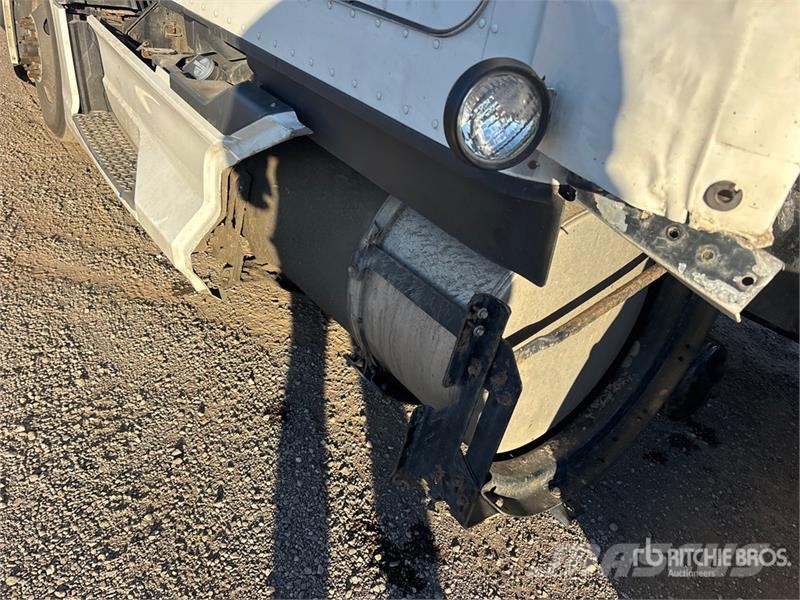 Kenworth T680 وحدات الجر