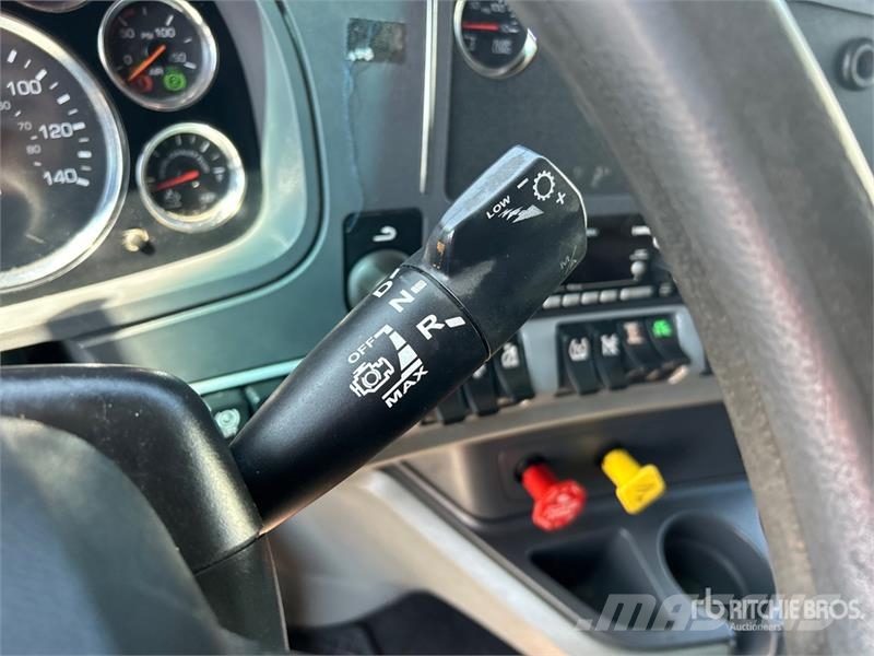Kenworth T680 Vetopöytäautot