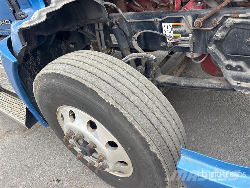 Kenworth T680 Vetopöytäautot